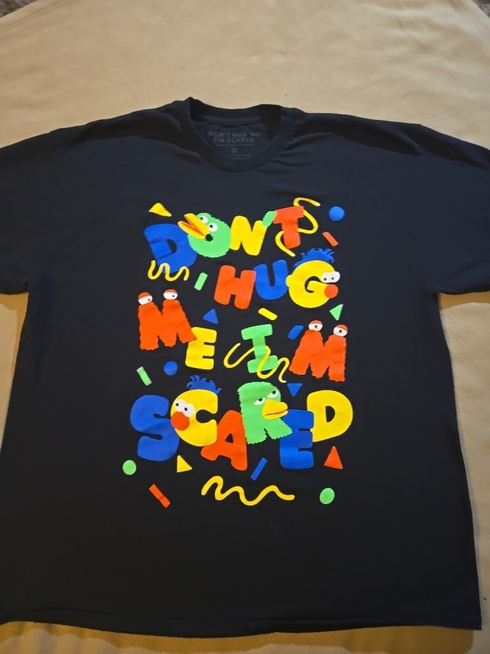 Graphic Tee "Don't Hug Me I'm Scared" - Colorful Letter Design